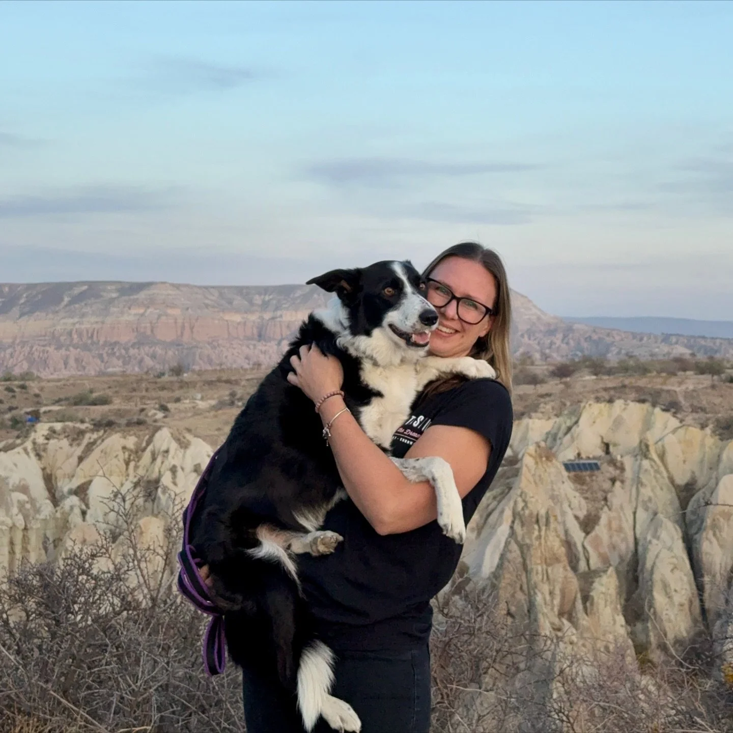 Our last afternoon in Cappadocia and we had a cheesy little photoshoot featuring Echo, my camera and the motorhome! What photo is your favourite? 

#cappadocia #selfportraits #mansbestfriend🐶