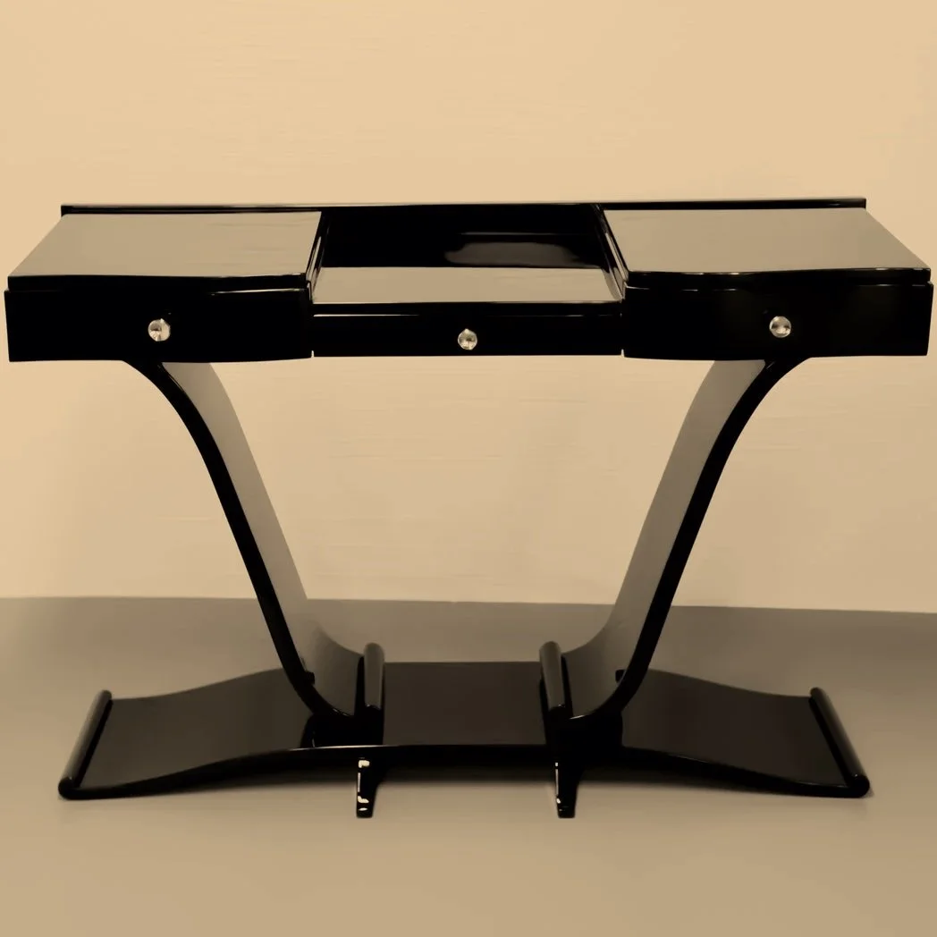 Schwarze Artdeco Konsole mit silbernen Metallgriffen mit Hochglanzoberfläche
