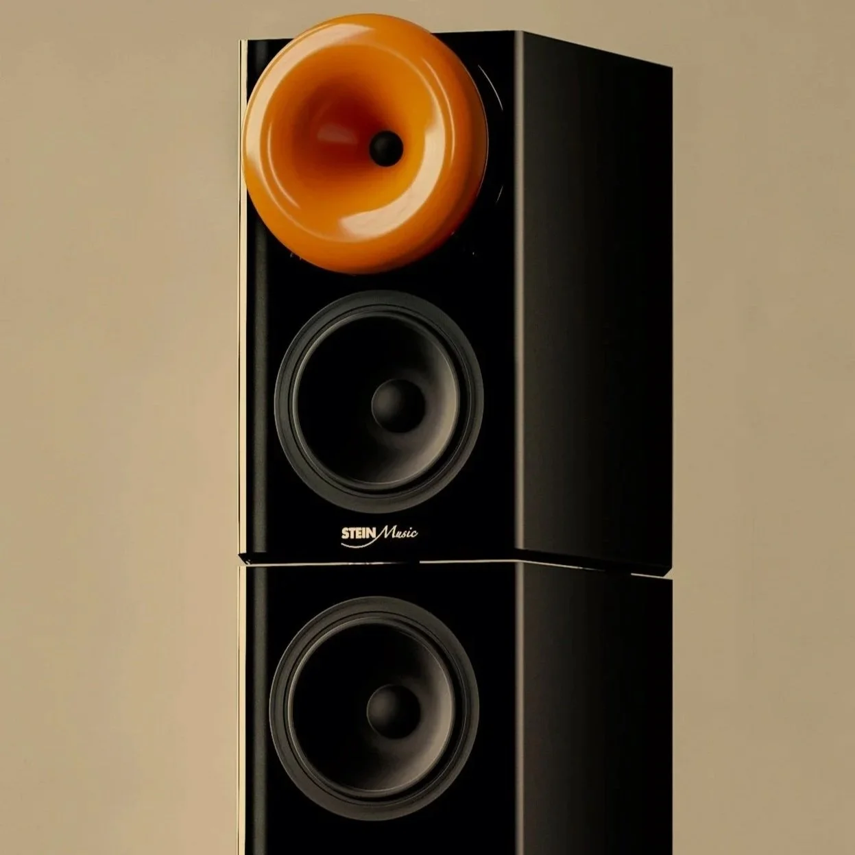 HiFi Speaker / Lautsprecher mit orangefarbenem Hochtöner und dunklem Tieftöner, luxuriös poliert und lackiert