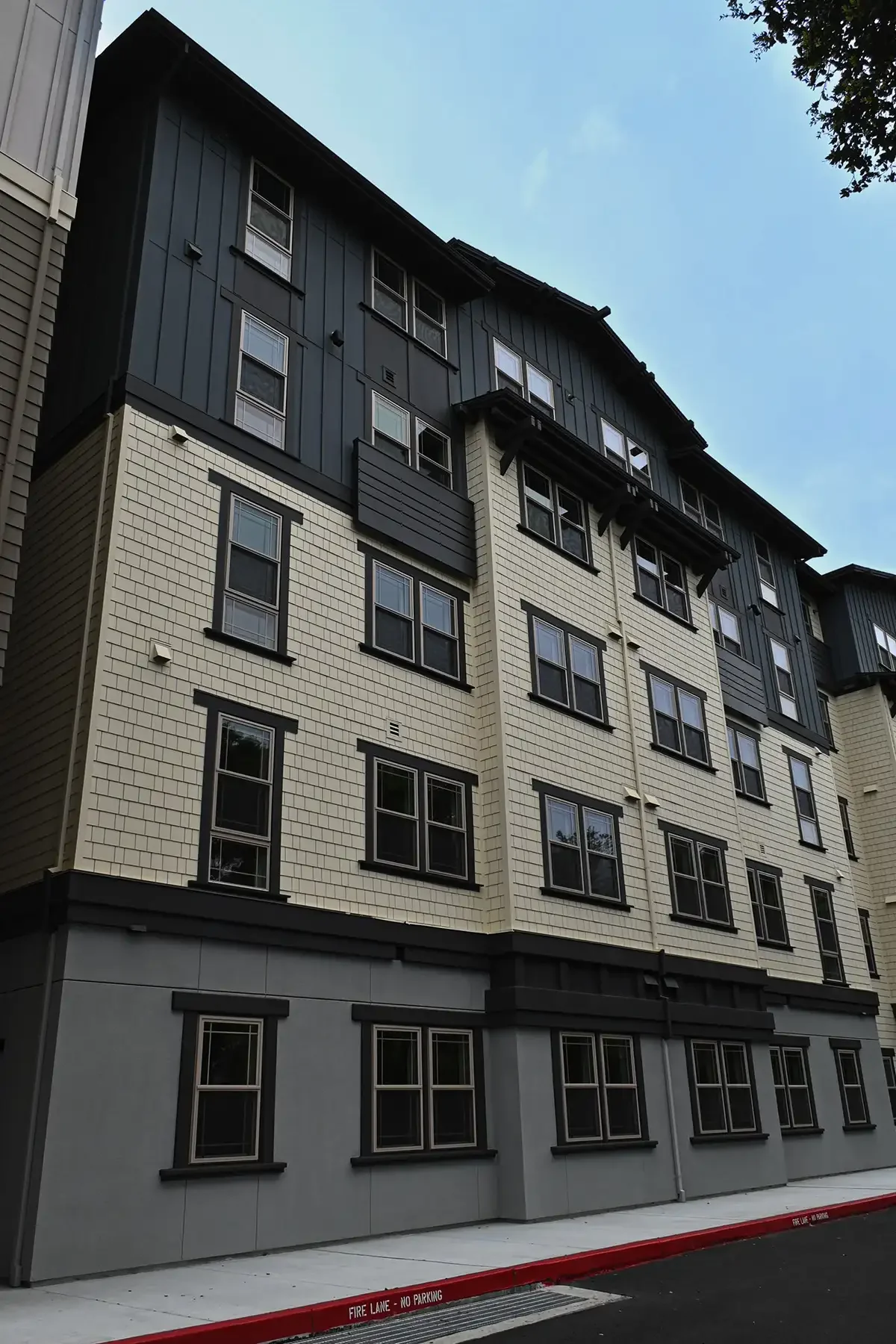 detail view of middle plaza