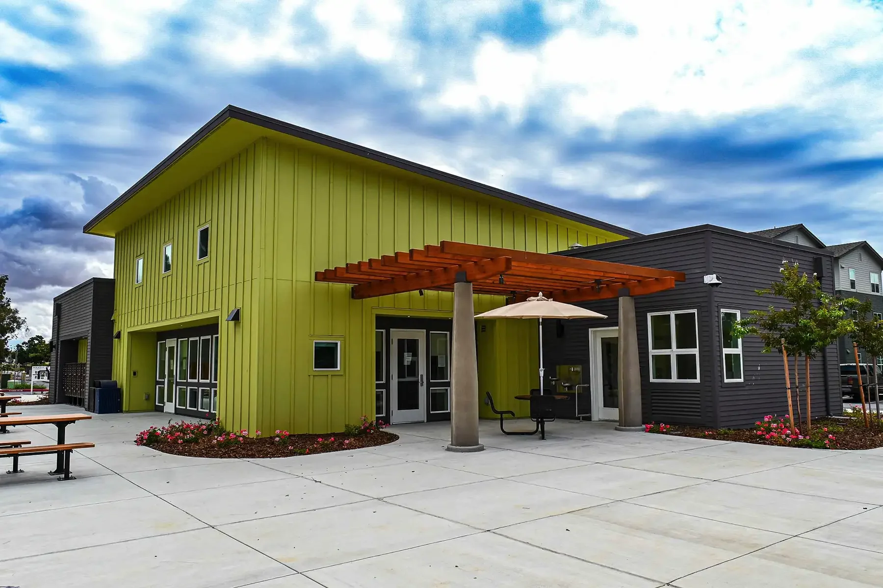 wide view of fair haven commons courtyard