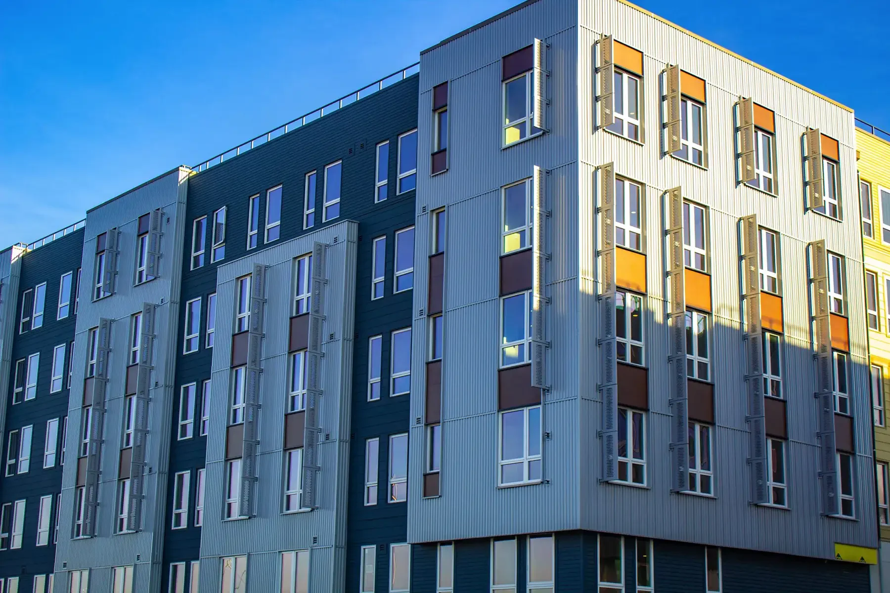 metro crossing exterior