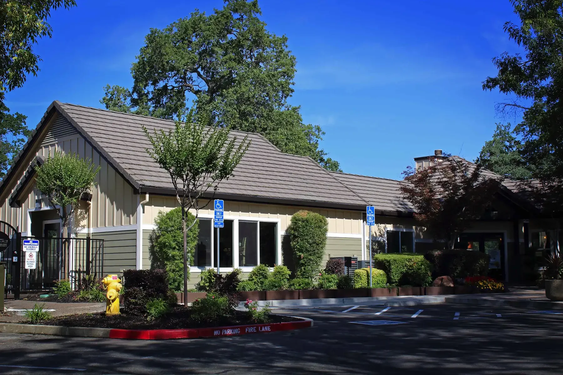 alternate view of overlook apartments office from parking lot