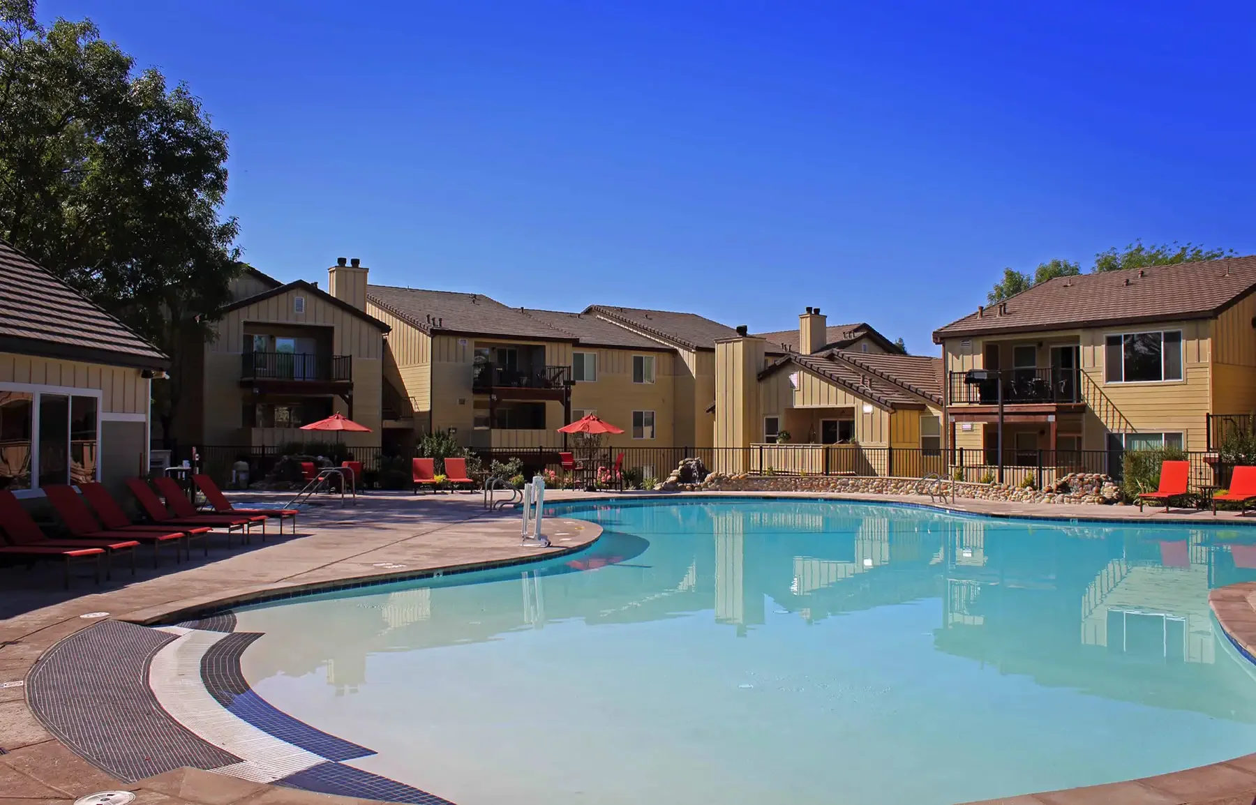 overlook apartments pool