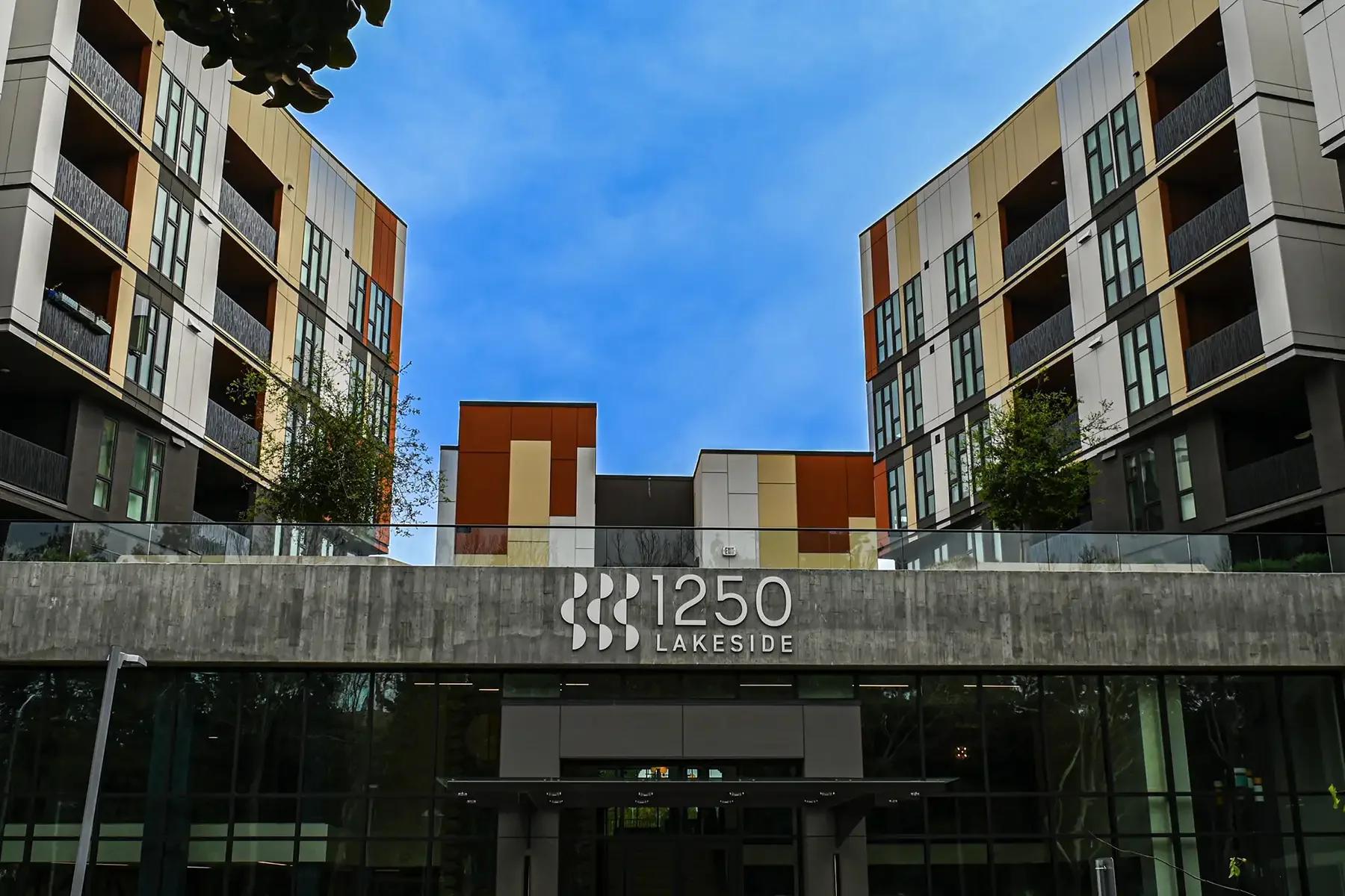 detail view of lakeside building entrance