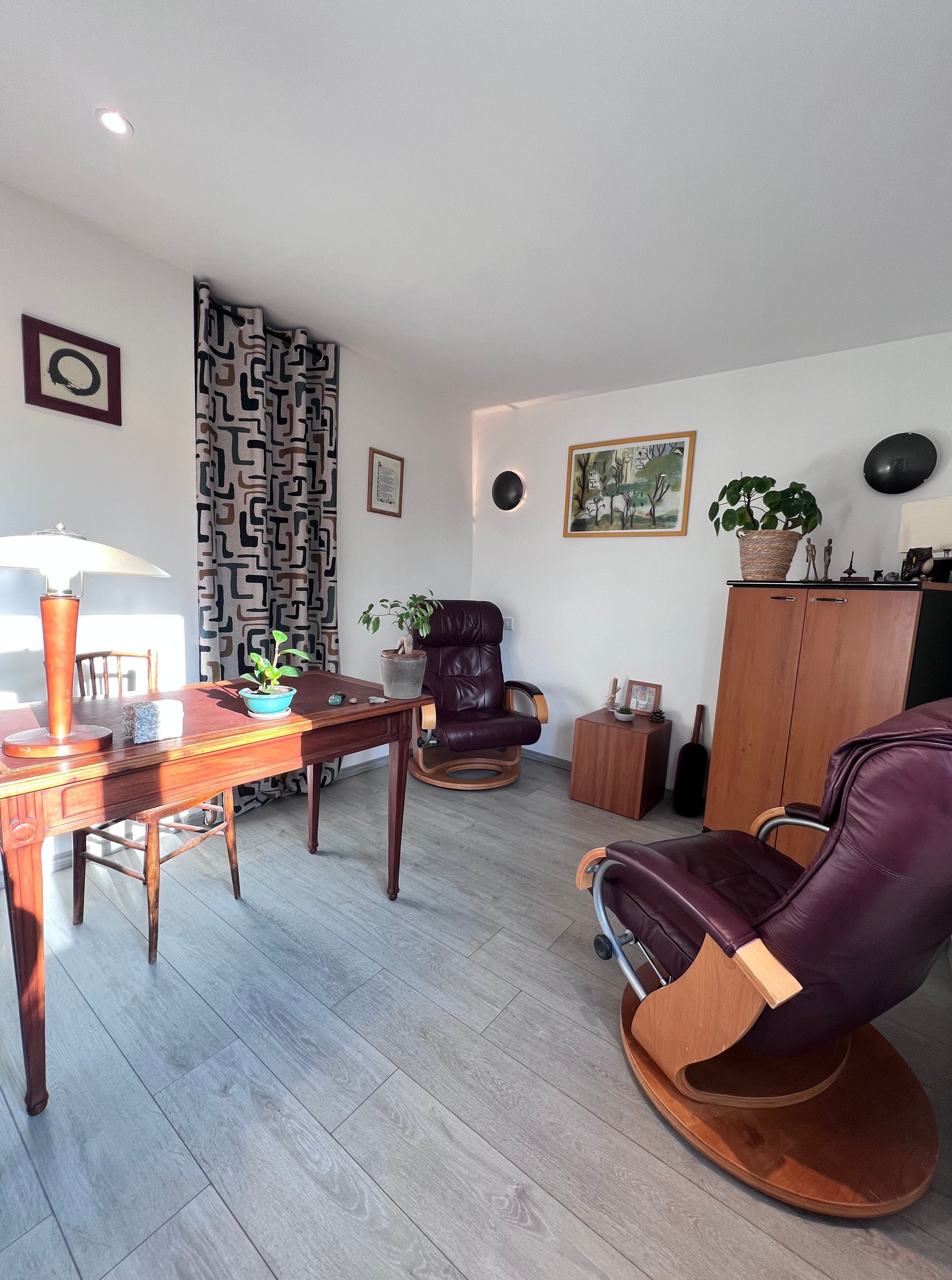 Intérieur du cabinet de psychothérapie à Aix-les-Bains