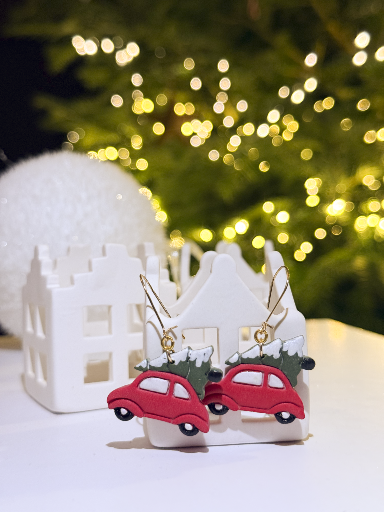 Weihnachtliche Ohrringe aus Polymer | Mini Auto mit Tannenbaum