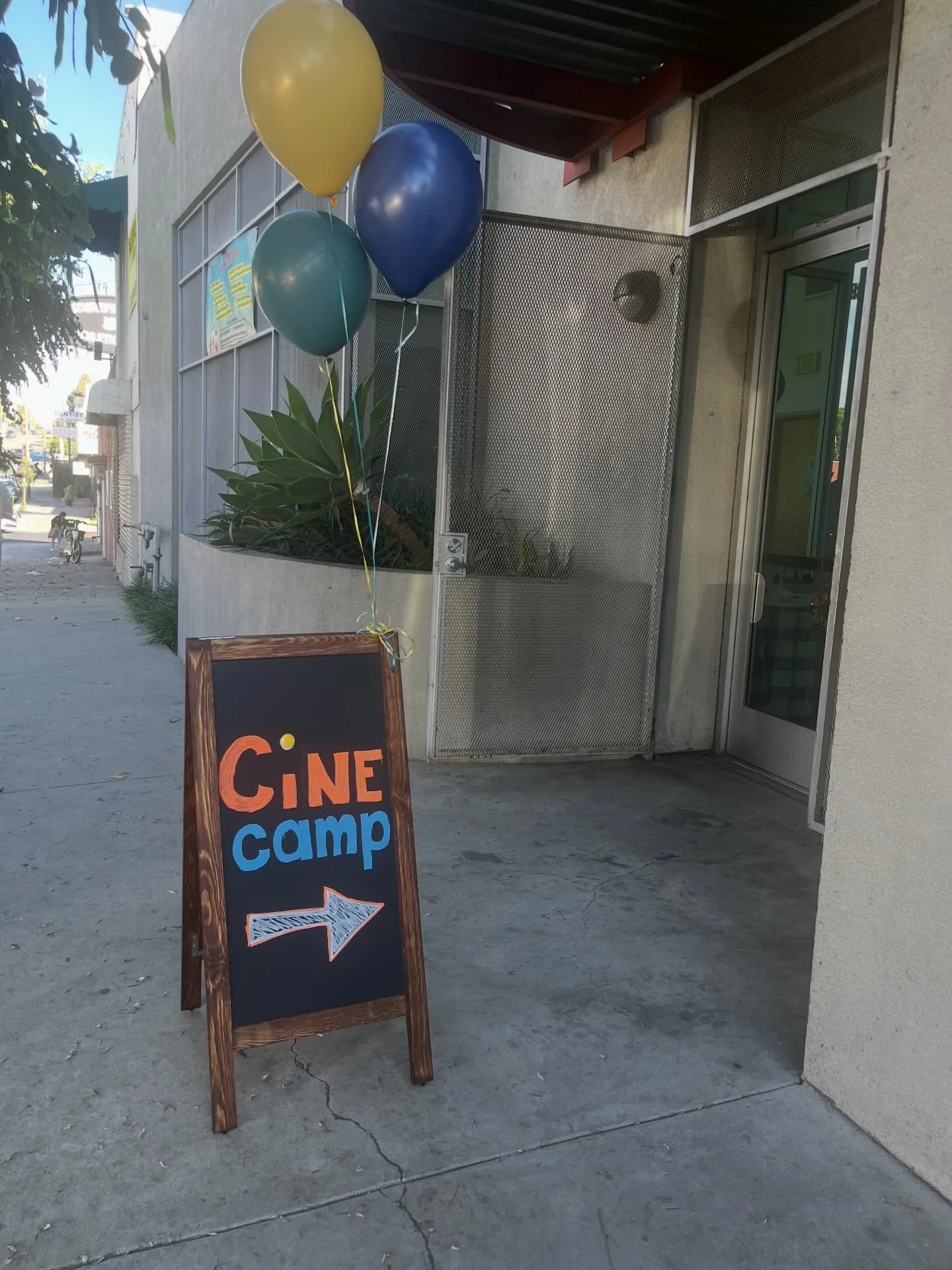 We&rsquo;re open!! Come check out Cinecamp x LAFM now til 6pm. Grab some fresh pizza from @primepizzala and make a thaumatrope craft or get your handprint on our banner.

Thanks to everyone who helped us set up today: Becca, Jess, Marc, Lindsey, Yana