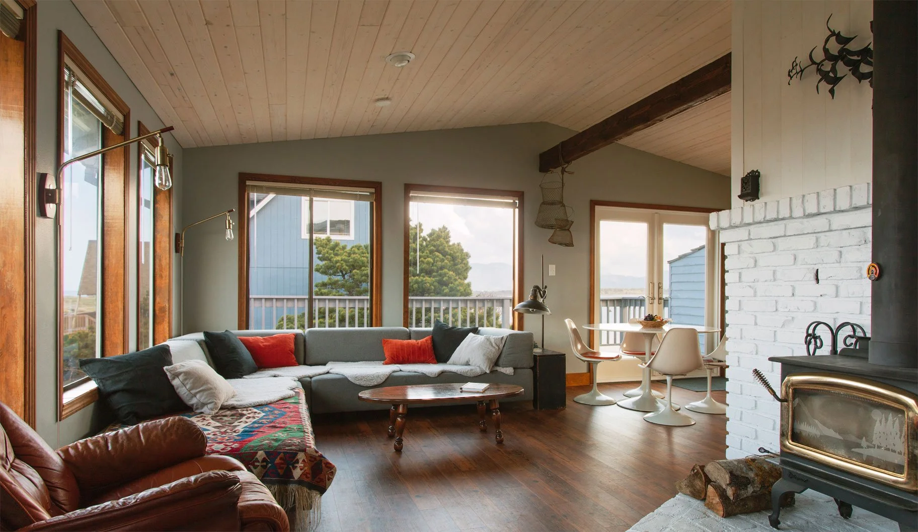 Last Resort Living Room.jpg