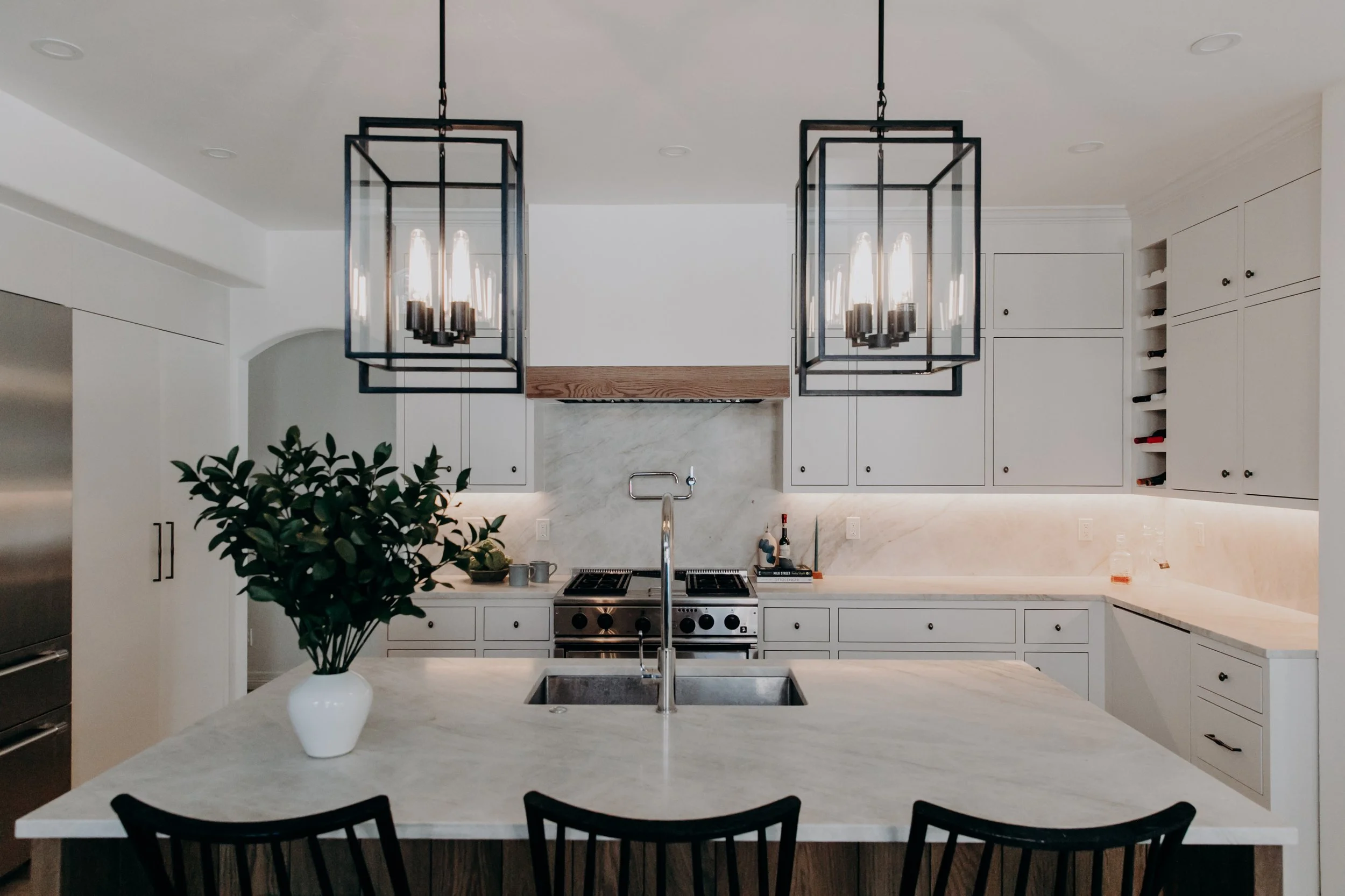 Second home in the Colorado mountains designed by Charleston interior designer Sarah Hart, featuring custom white oak cabinets, curated furnishings, and expert full-service design.