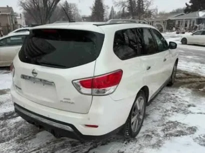 2016 Nissan Pathfinder Platinum AWD – Fully Loaded