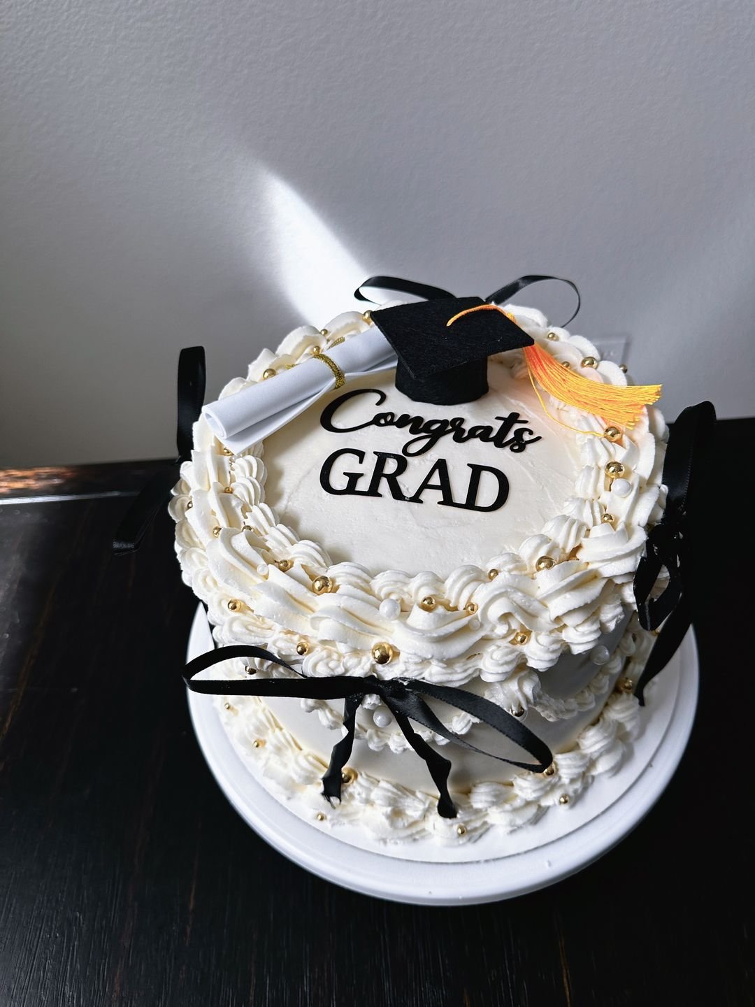 graduation cake.WEBP
