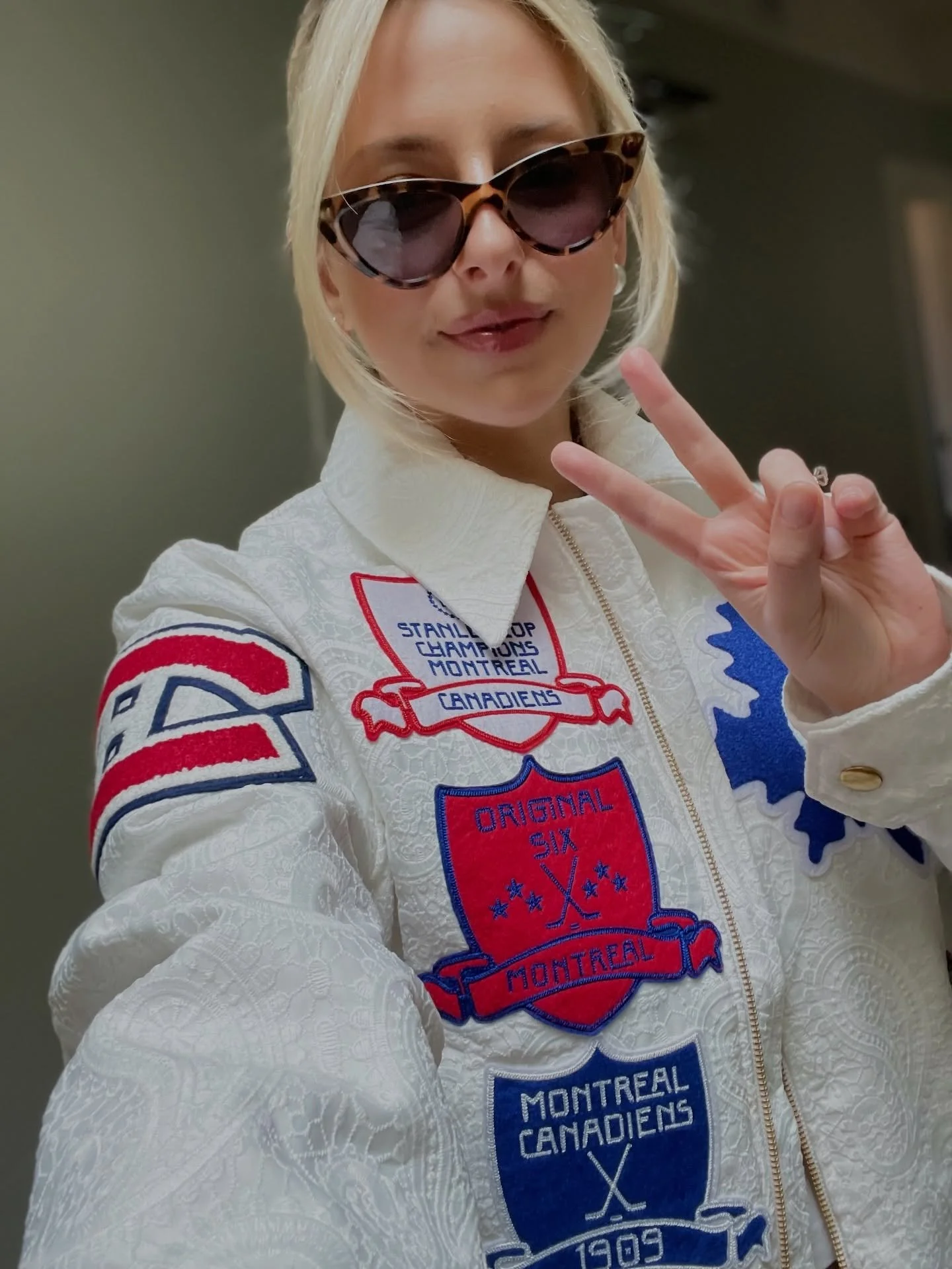 A&bull;P&bull;R&bull;I&bull;L so far 💫🏒🌧️ 

Book 2 is in the works, Habs have clinched a playoff spot, left some signed copies of LJ at Indigo, mood boards galore and spring is finally in the air 🌼