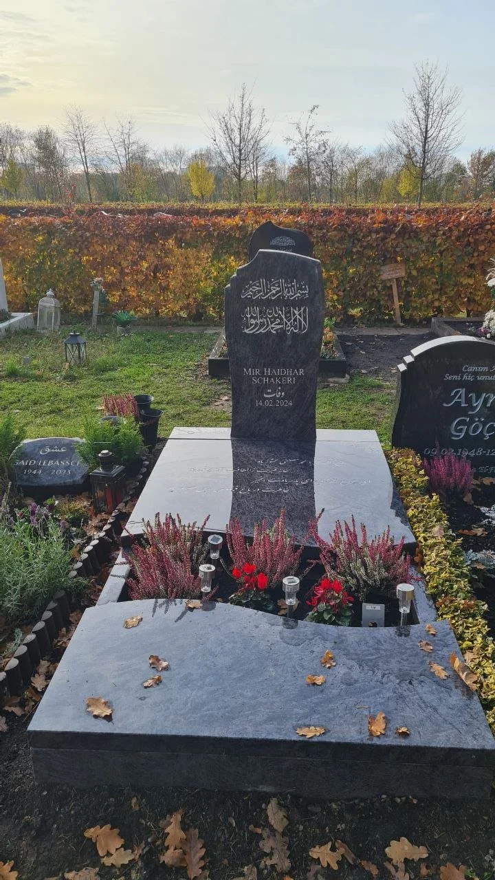 Grabmal auf dem Friedhof Hamburg Öjendorf.