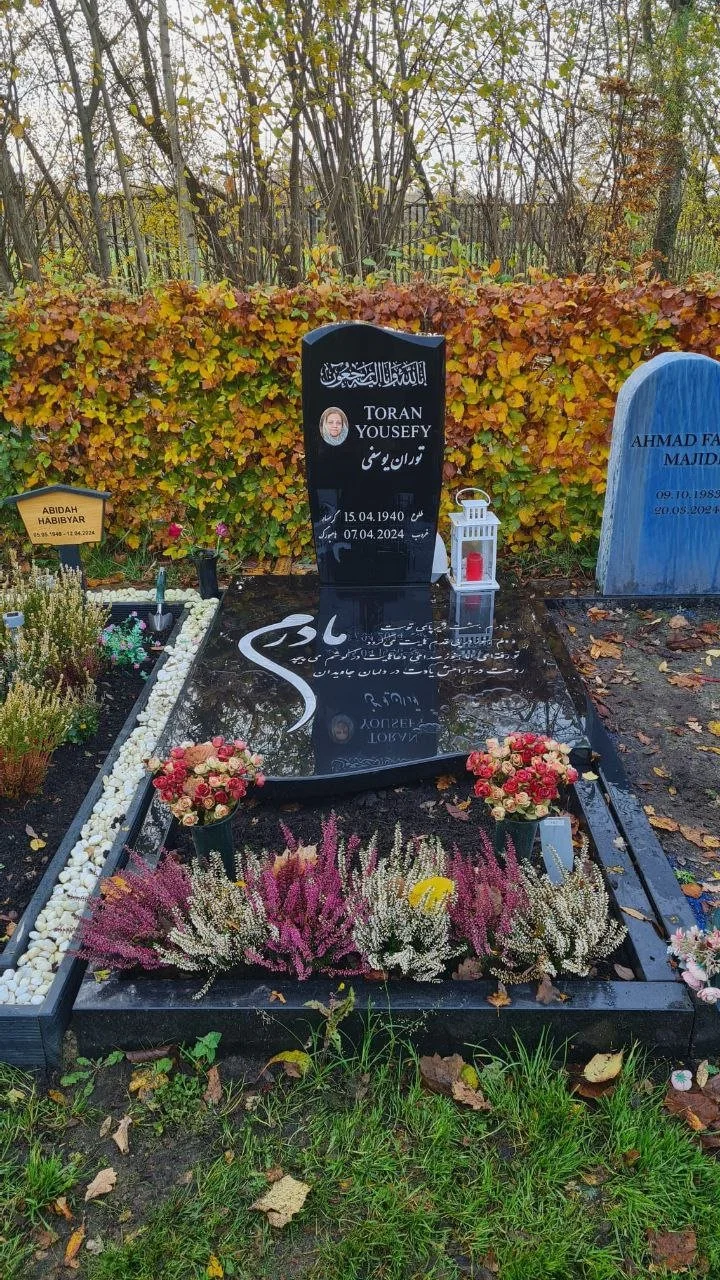 Grabstein in Indian Black auf dem Friedhof Öjendorf.