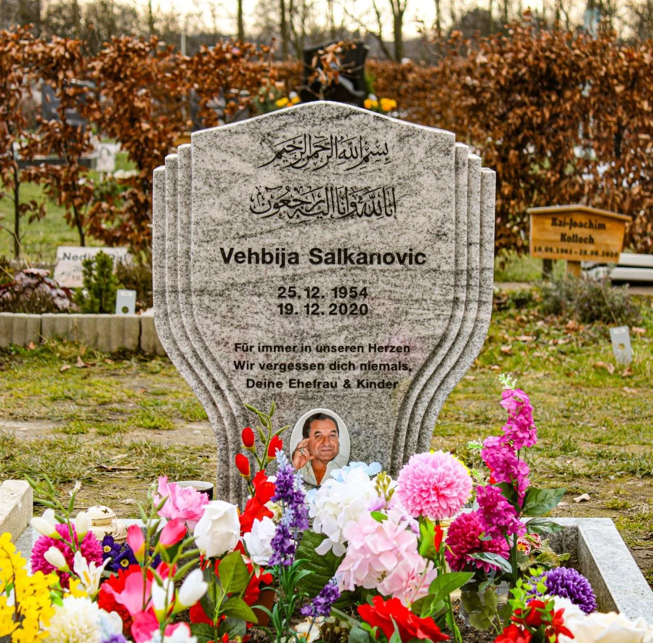 Besonderer Grabstein auf dem Friedhof Öjendorf.