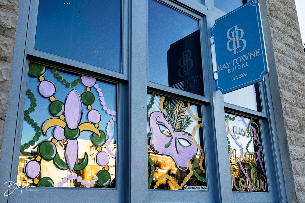 20260115-Mardi Gras Windows -17.png