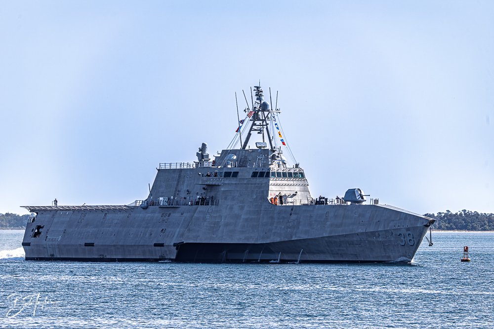 20251117-USS Pierre Departure -10.jpg