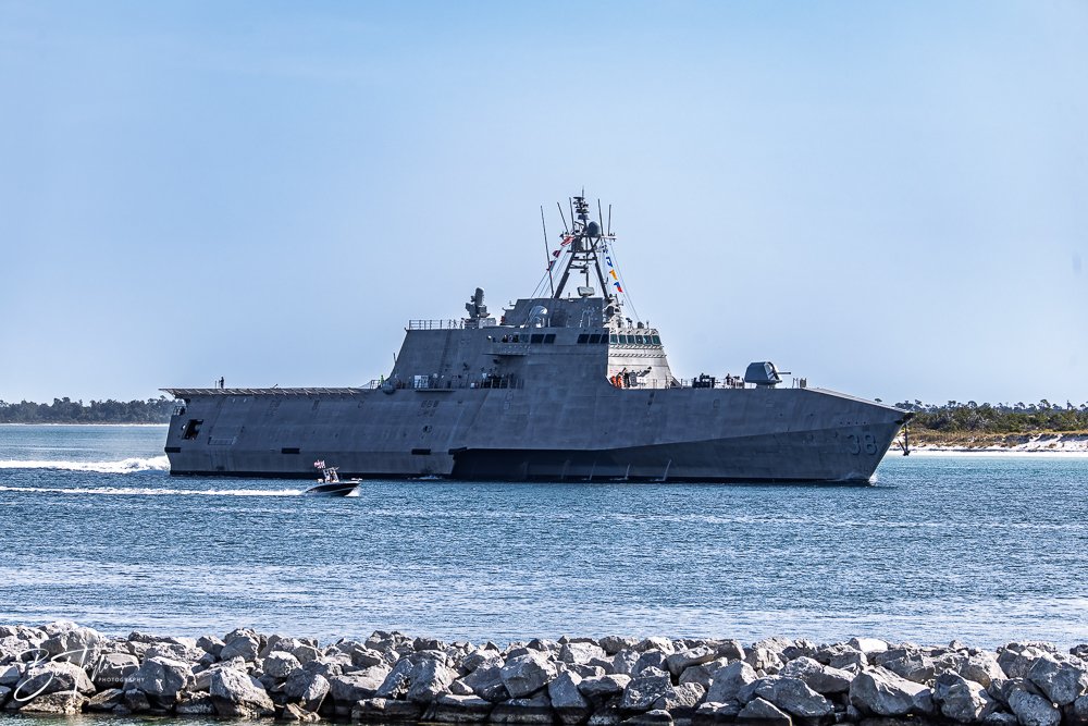 20251117-USS Pierre Departure -14.jpg