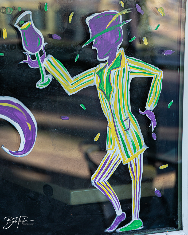 20260115-Mardi Gras Windows -32.png