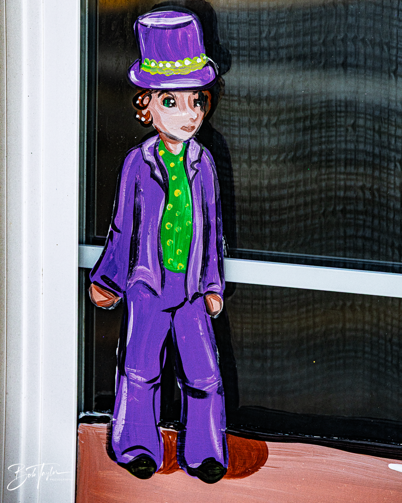 20260115-Mardi Gras Windows -12.png