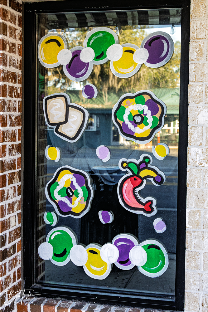 20260115-Mardi Gras Windows -19.png