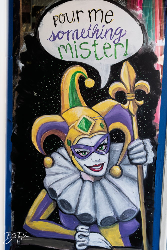 20260115-Mardi Gras Windows -45.png