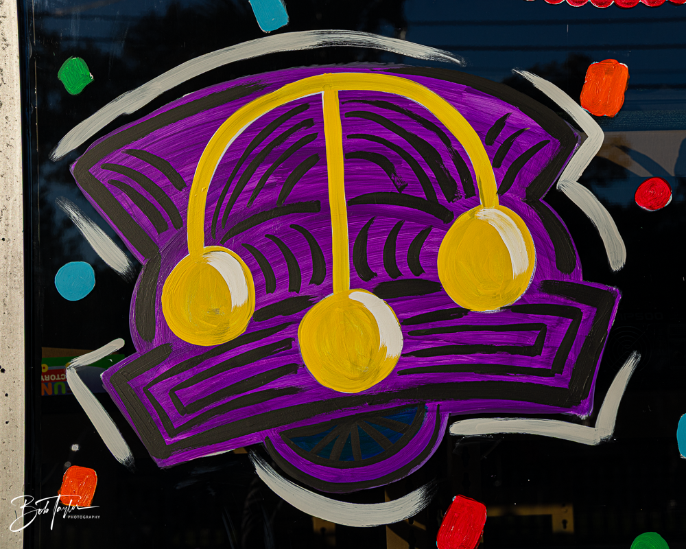 20260115-Mardi Gras Windows -25.png