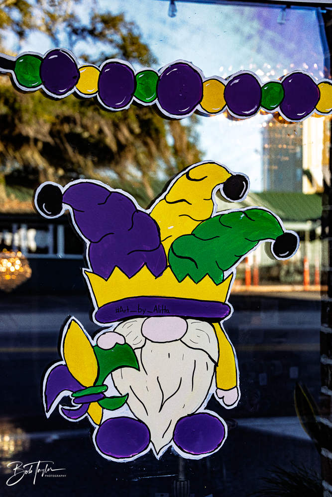 20260115-Mardi Gras Windows -23.png