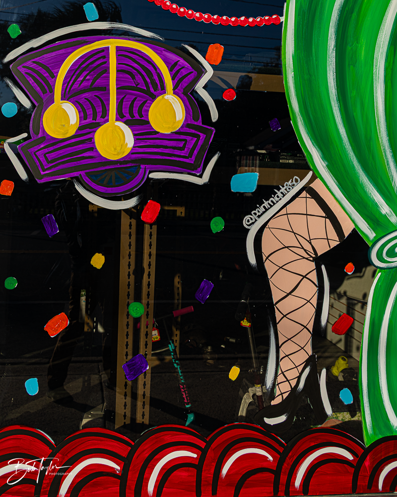 20260115-Mardi Gras Windows -49.png