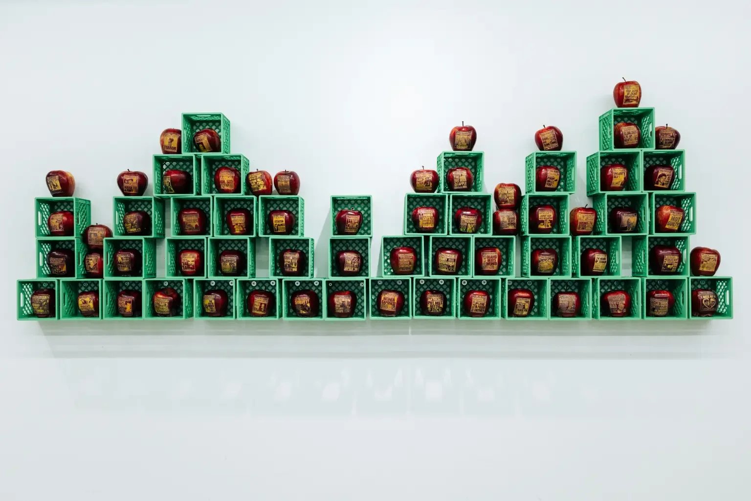 A bar graph made of Red Delicious apples and green crates, arranged to represent a histogram.