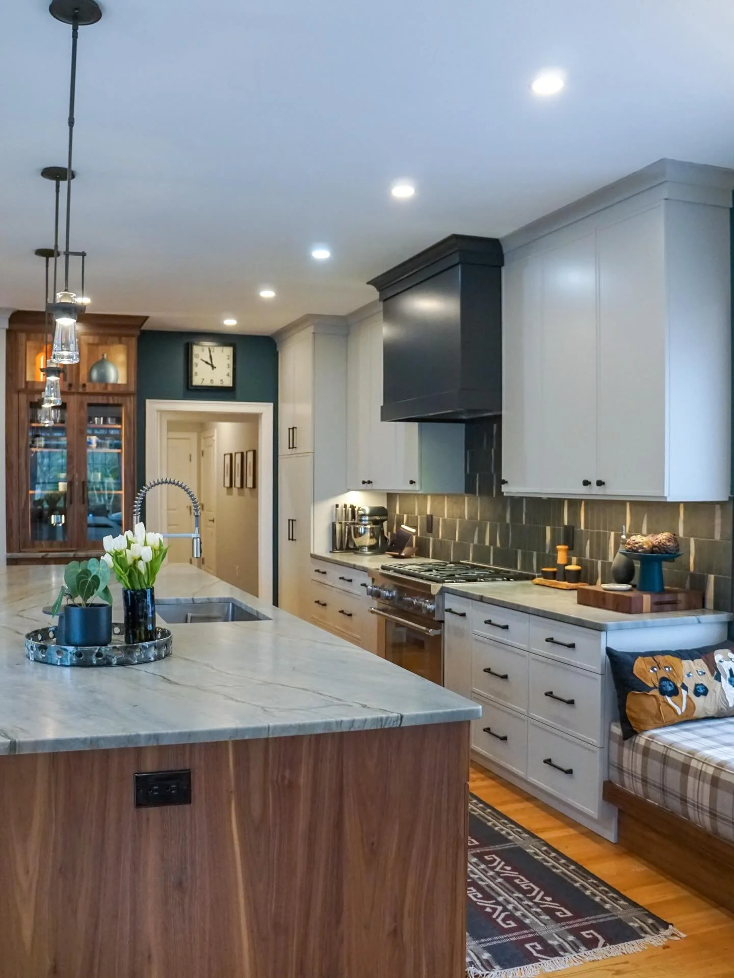 When the space needs updated cabinetry to complete the project 👉 Whether you&rsquo;re remodeling yourself or already working with a contractor, our team will help you choose the right cabinetry for your space 

Our install team brought this together