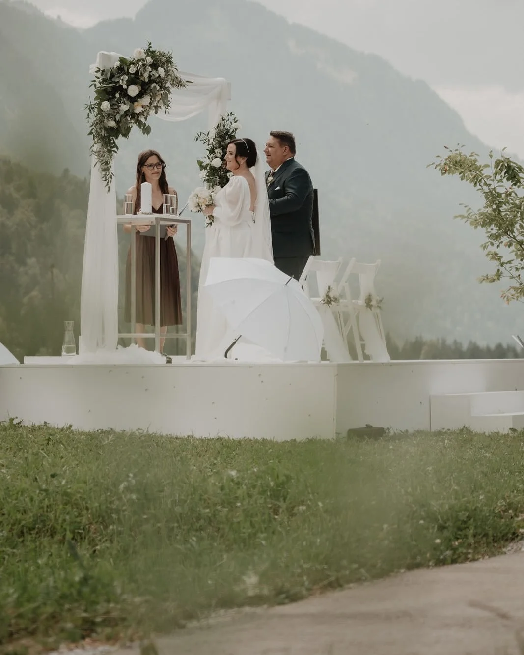 Wenn zwei richtig tolle Menschen sich finden,
sich durch alle H&ouml;hen und Tiefen schubsen, tragen, auffangen, ihre Familien zu einer gro&szlig;en, bunten Lieblingsmischung vereinen und dabei noch die kleinen Dinge feiern wie Weltmeister &ndash; da