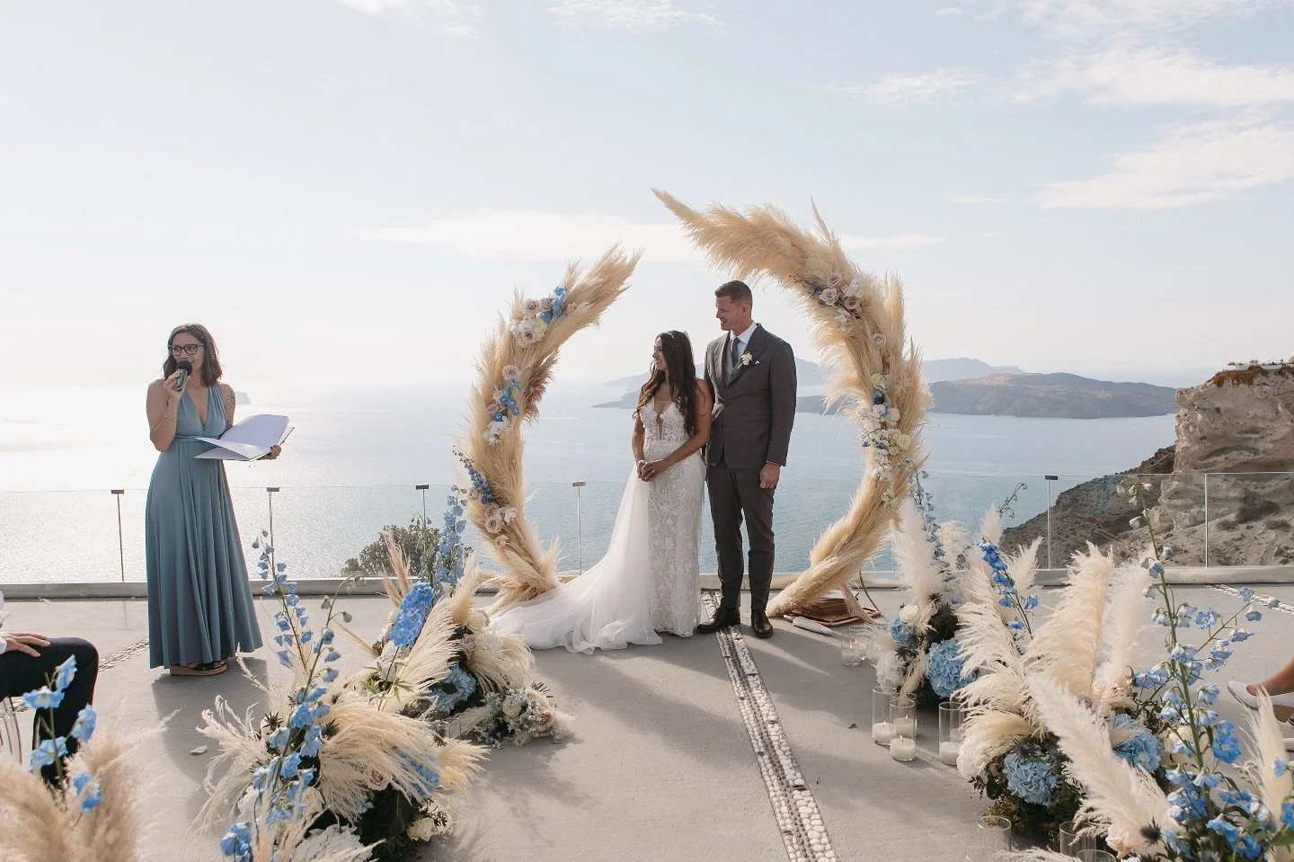 Warum eine Destination Wedding eine gro&szlig;artige Wahl ist

🖤 Urlaub und Hochzeit in einem &ndash; Mehr als nur ein Tag feiern? Oft reichen schon drei Tage, um mit euren Liebsten anzusto&szlig;en, zu genie&szlig;en und unvergessliche Erinnerungen