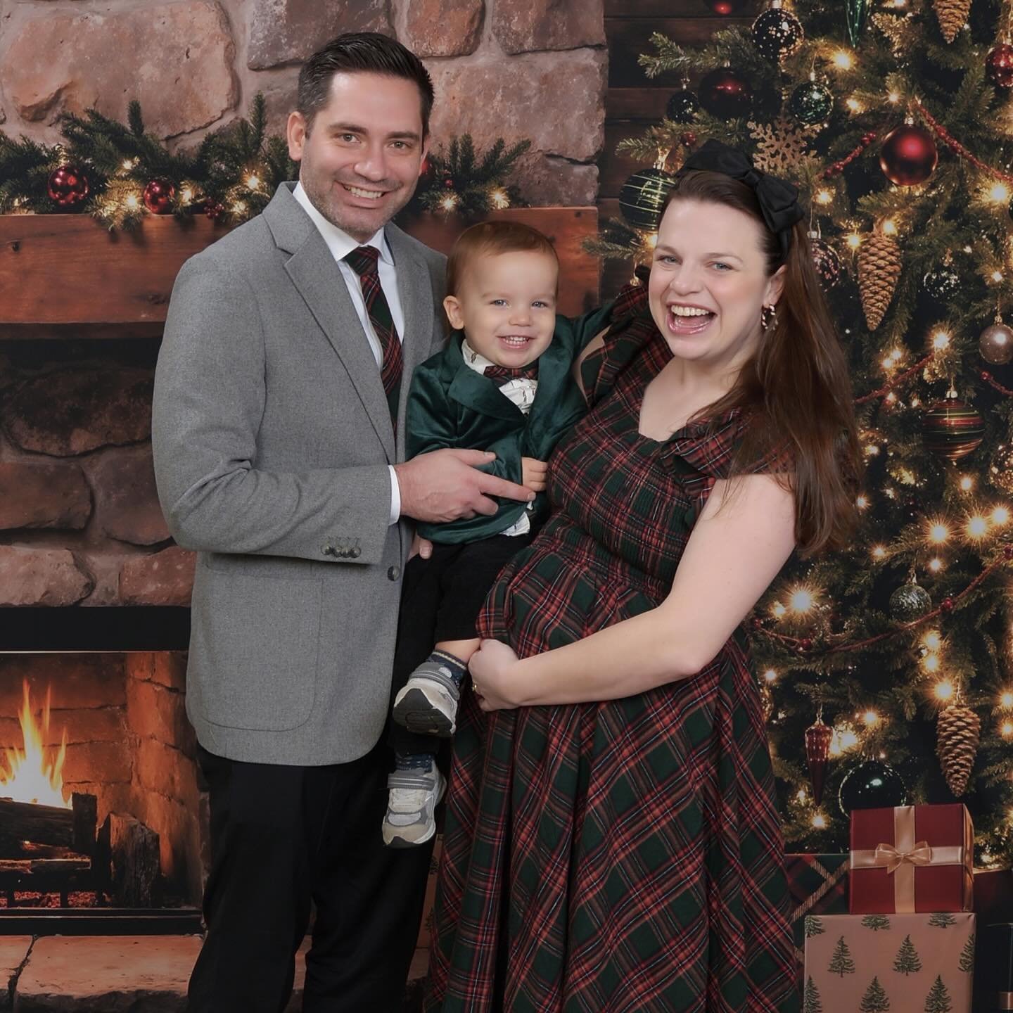 Merry Christmas my beloved friends! What a season it has been...yesterday I celebrated my first 24 hours without vomiting since October #18weekspregnant 🎉 and this morning my 2-year-old threw up for the first time in his life #balance 😅🙏🎁 

Life 