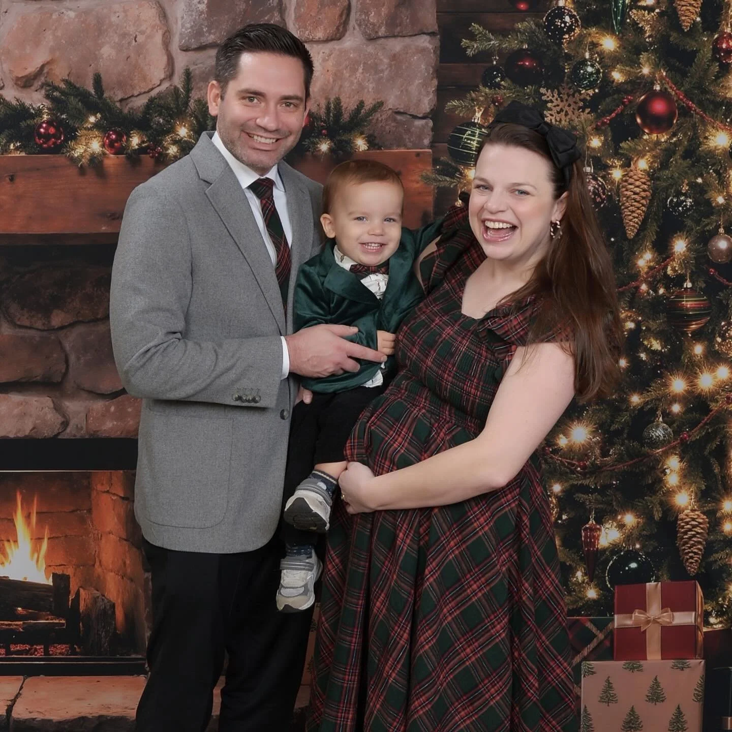 Merry Christmas my beloved friends! What a season it has been...yesterday I celebrated my first 24 hours without vomiting since October #18weekspregnant 🎉 and this morning my 2-year-old threw up for the first time in his life #balance 😅🙏🎁 

Life 