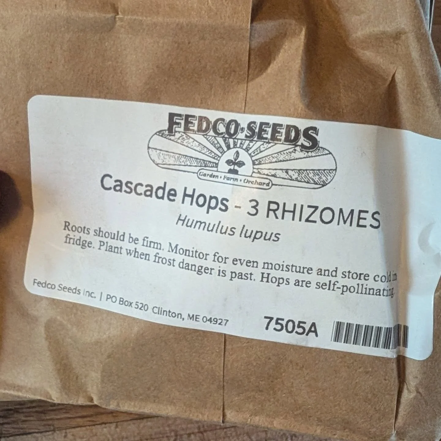 Super excited to grow some hops this year! We don't brew beer (at least not yet! 😆), but I just loooove the vining hop plant with the gorgeous hop cone flowers, especially in bouquets of whatever else is growing at the time! 🤩
#hops #flowers #slowf
