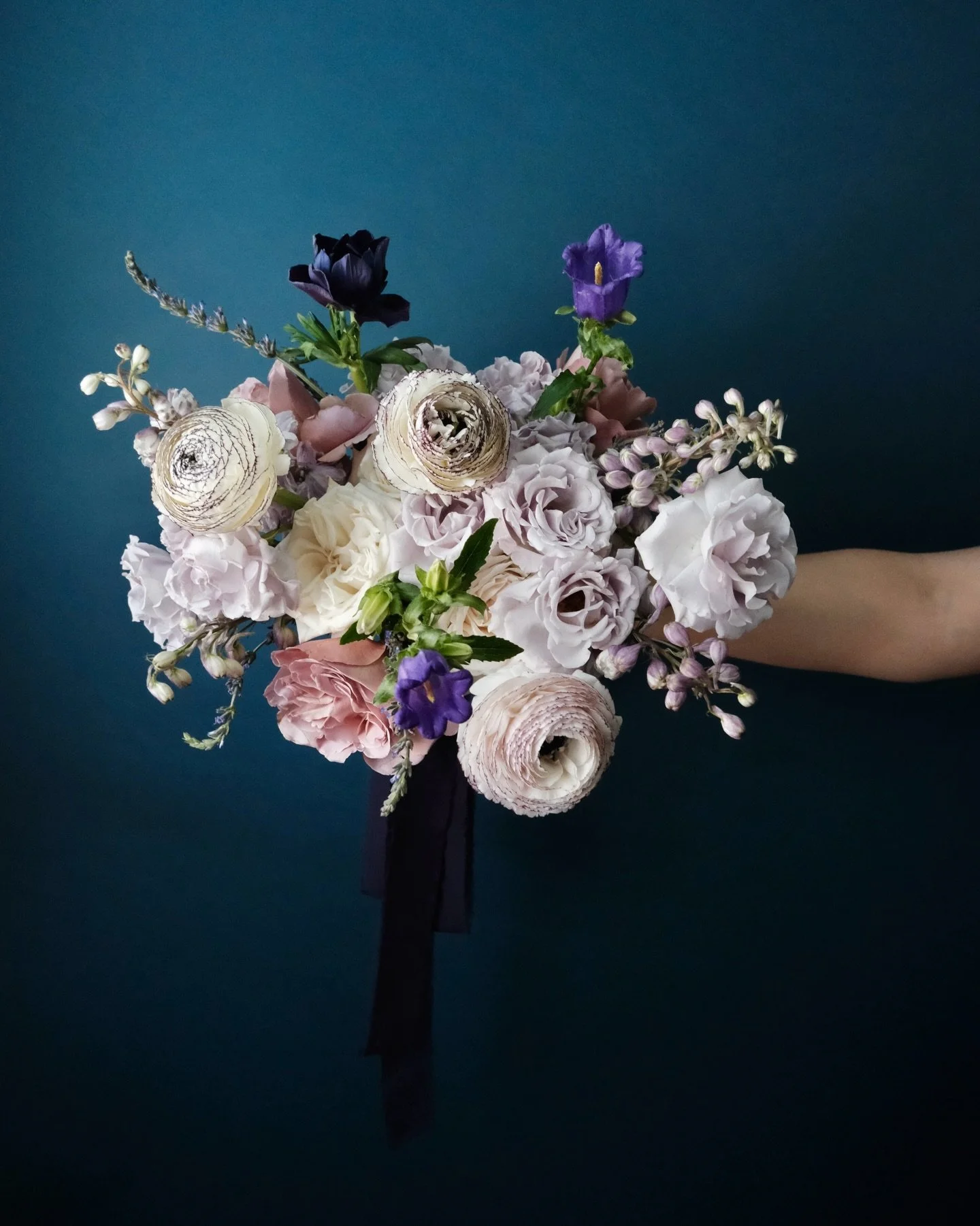 For Hannah, ft. the best ranunculus ever 🩵 

.

.

#austinflorist #austinweddingflorist #bridalbouquets #austinwedding