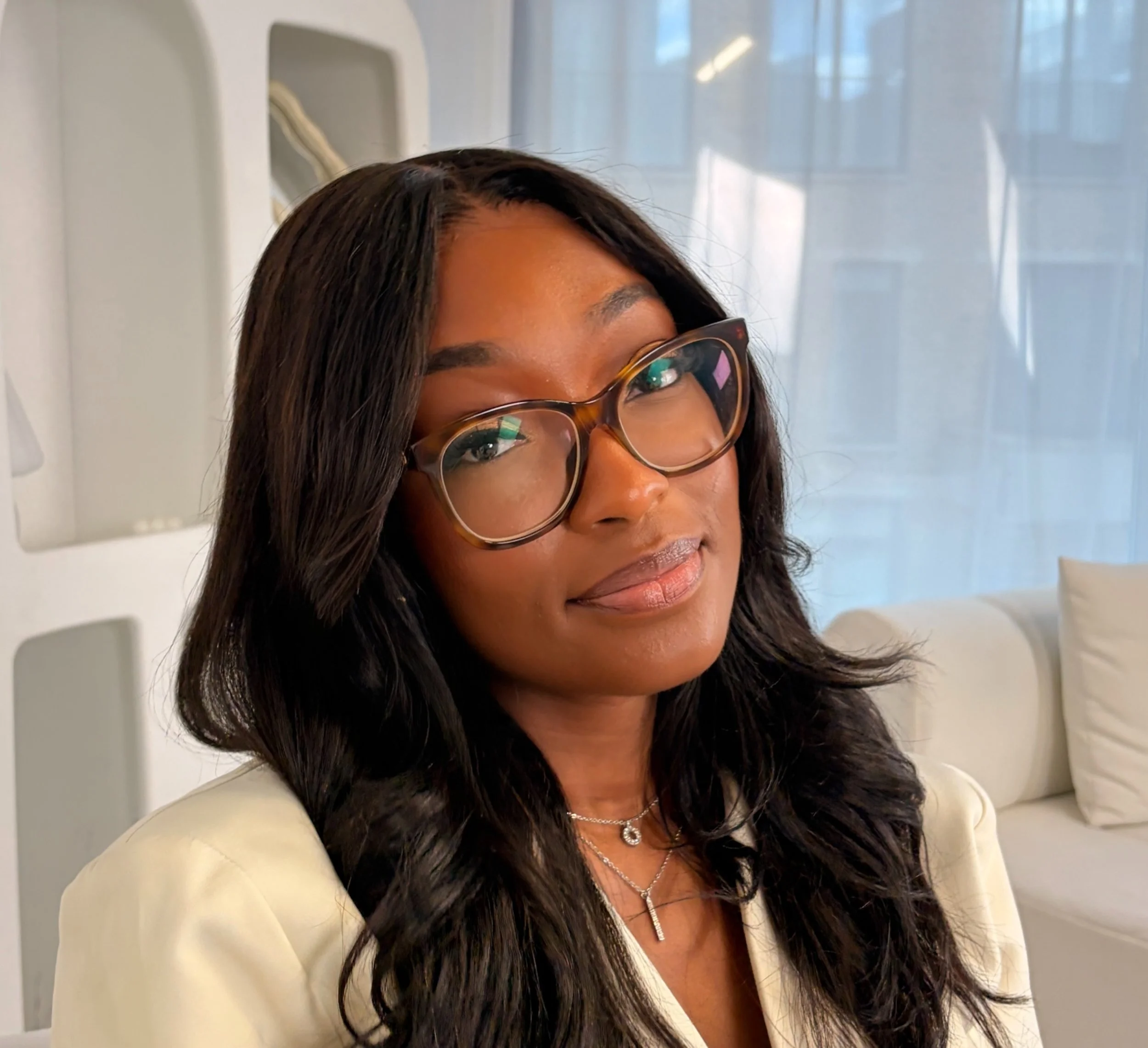 Ndidi Ndubishi, UK Based Cognitive Behavioural Psychotherapist specialised in OCD, trauma, self-esteem, anxiety and depression.