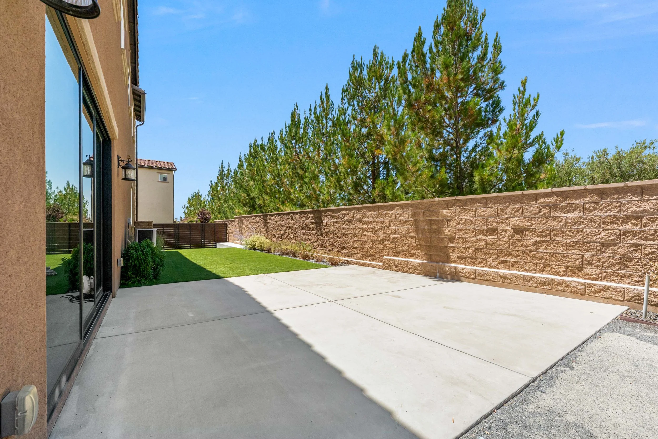 20705-Butternut-Circle-Outdoor Area.jpg