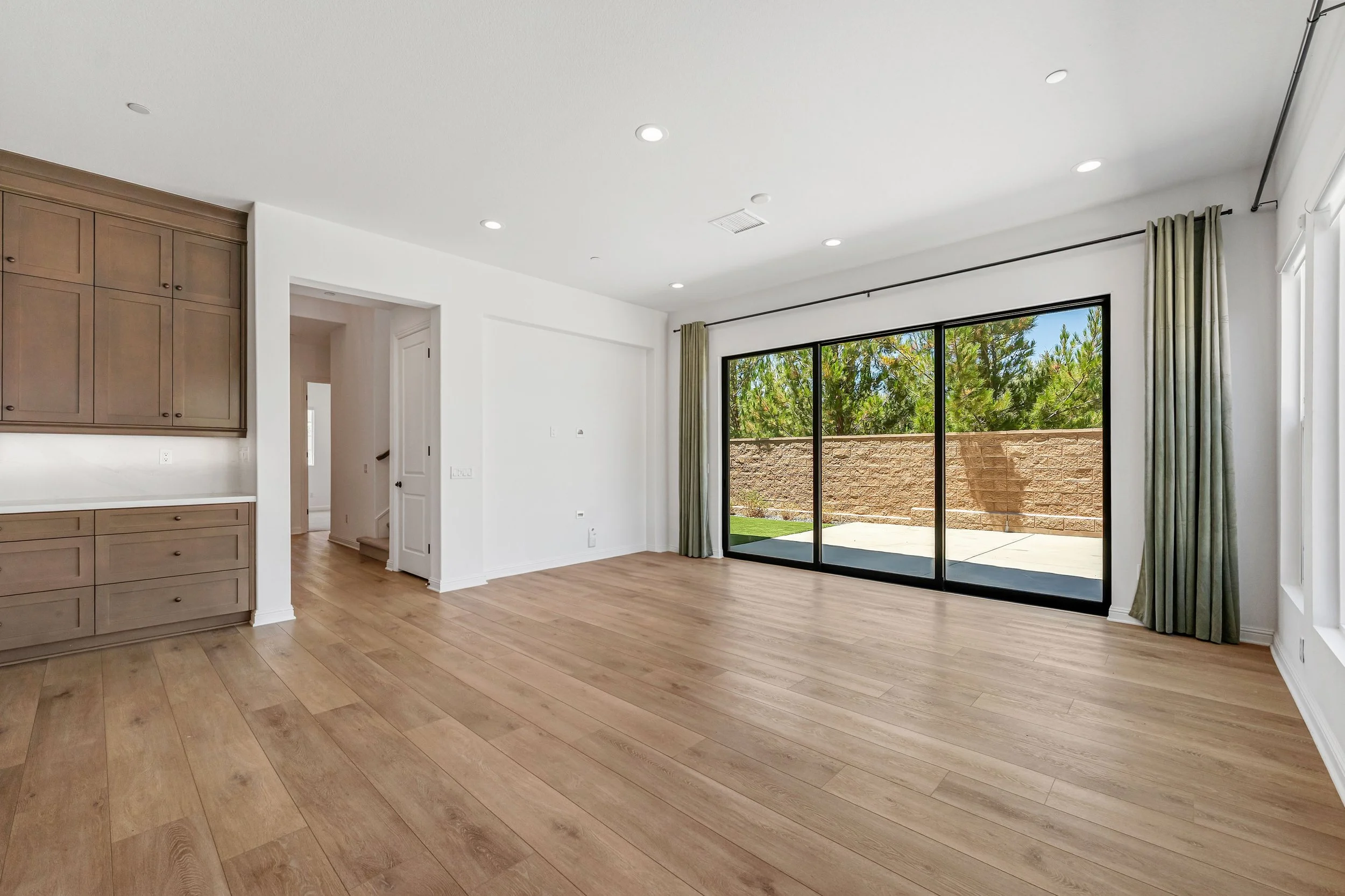 20705-Butternut-Circle-Living Room.jpg