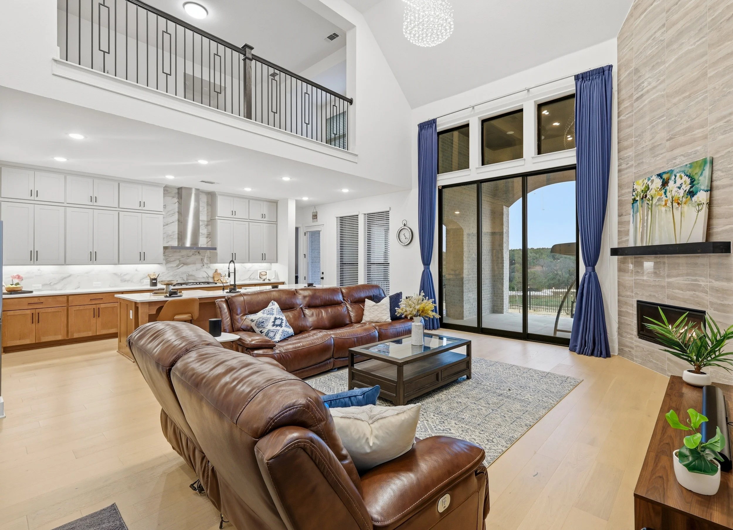 Light-Filled Living Room with Expansive Windows