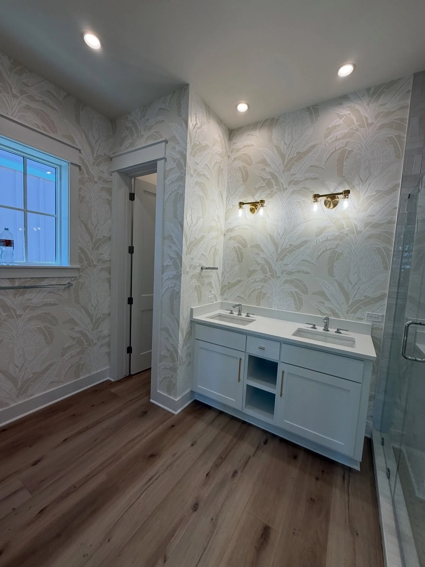 @thibaut_1886 &ldquo;Banana Tree&rdquo; wallpaper installed in a bathroom for Conner Coastal Homes in @cinnamon_shore in Port Aransas, TX 

#interiordesign
#wallpaper
#homedecor
#luxuryinteriors
#designinspo