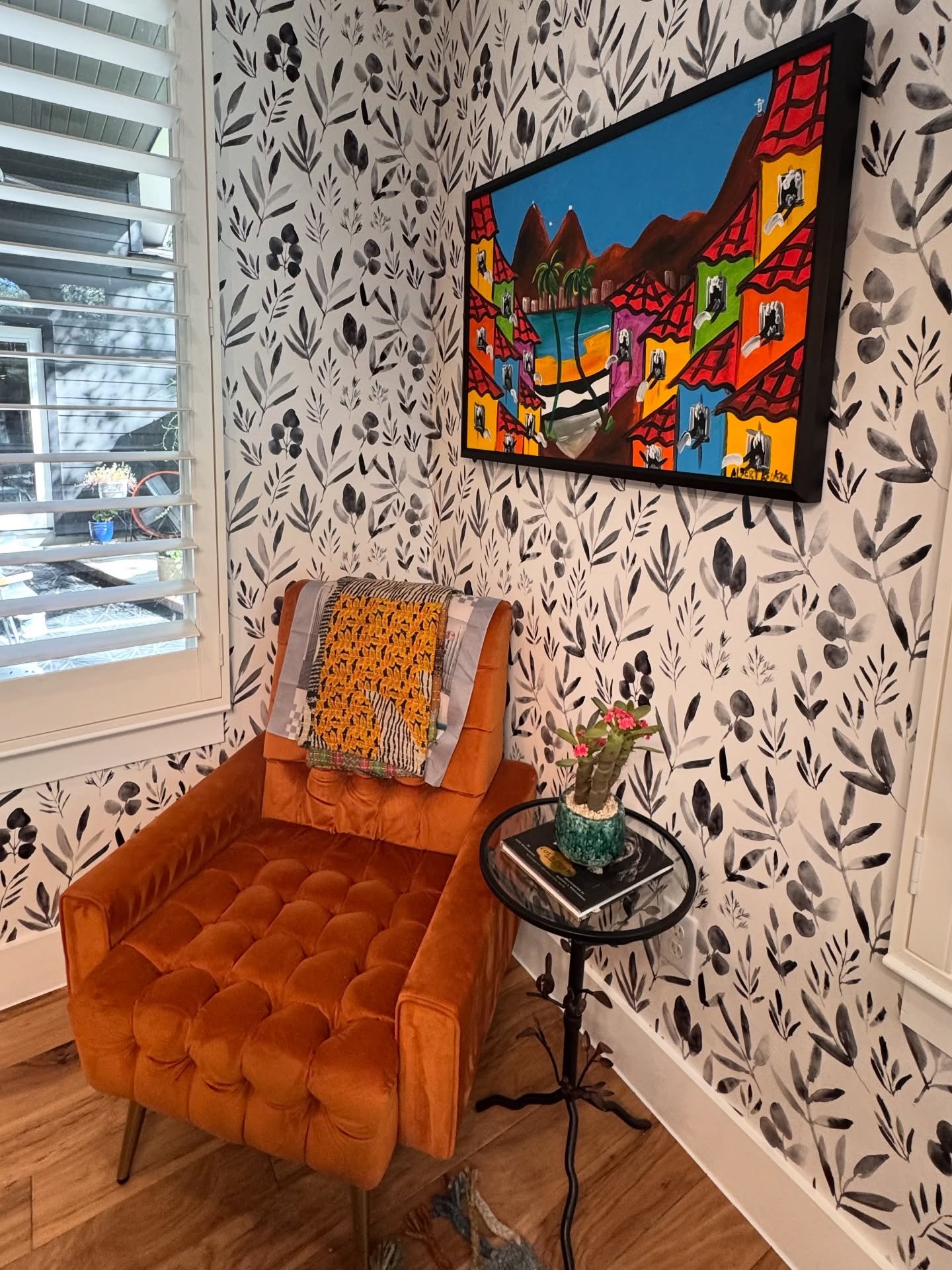 Autumn Vibin! 🍂🧡🤎

#wallpaper #austindesign #interiordesign #hicountrypaperworks #roomtransformation #design #homeinterior #transformation #designaustin #coveraustinwithpaper #wallart #renovation #wallpaperlove