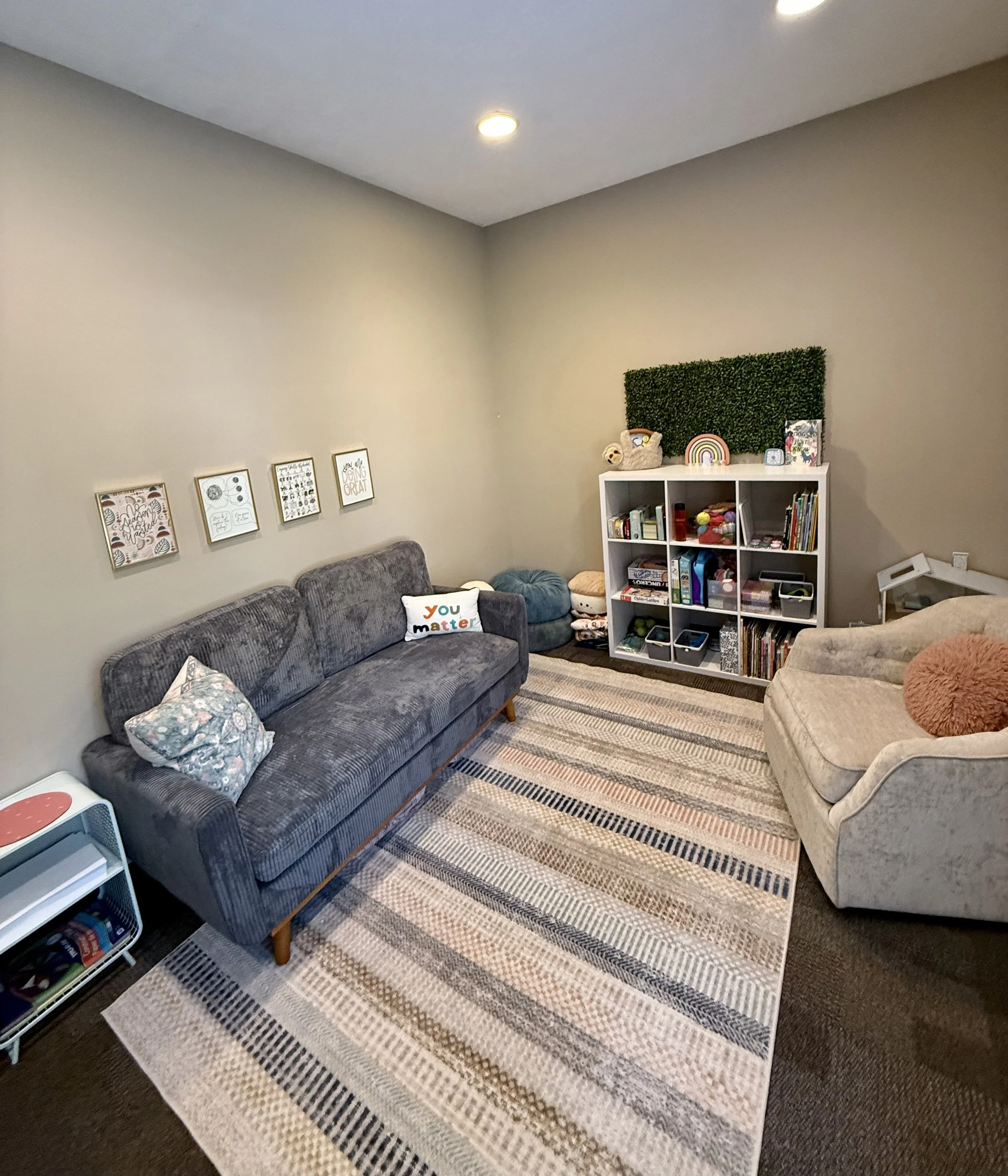 A cozy counseling space with two couchesf