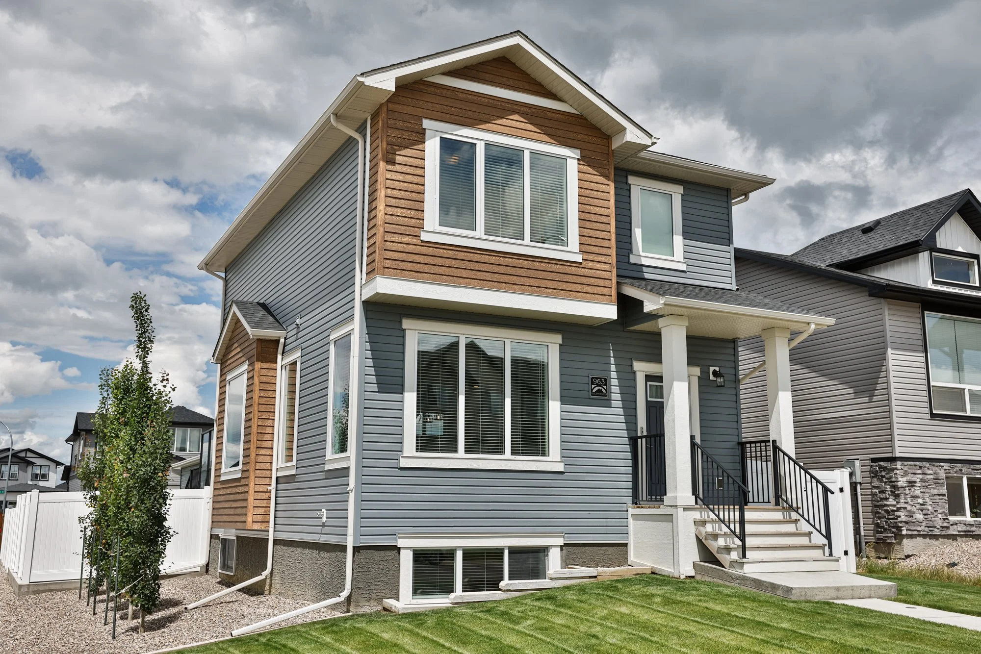 FOR SALE 

963 40 Ave North
Lethbridge, AB
FULLY DEVELOPED
In Legacy!! North Lethbridge!!
4 Bedrooms
3.5 Bathrooms
DOUBLE DETACHED GARAGE 
Over aprox 2000sqft of developed living space!
White vinyl fence, Hunter Douglas blinds, A/C
Underground sprink