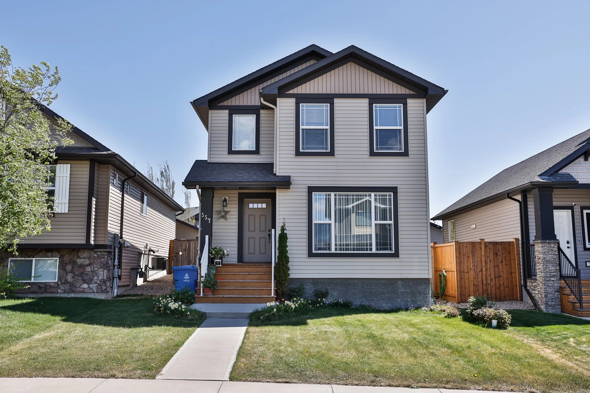 FOR SALE

557 Mary Cameron Cres North
Lethbridge, AB
FULLY DEVELOPED
In Legacy!! North Lethbridge!!
4 Bedrooms
2.5 Bathrooms
DOUBLE DETACHED GARAGE and 3rd parking spot in the back
Fully landscaped 
Large Backyard with Alley Access
Basement is fully 