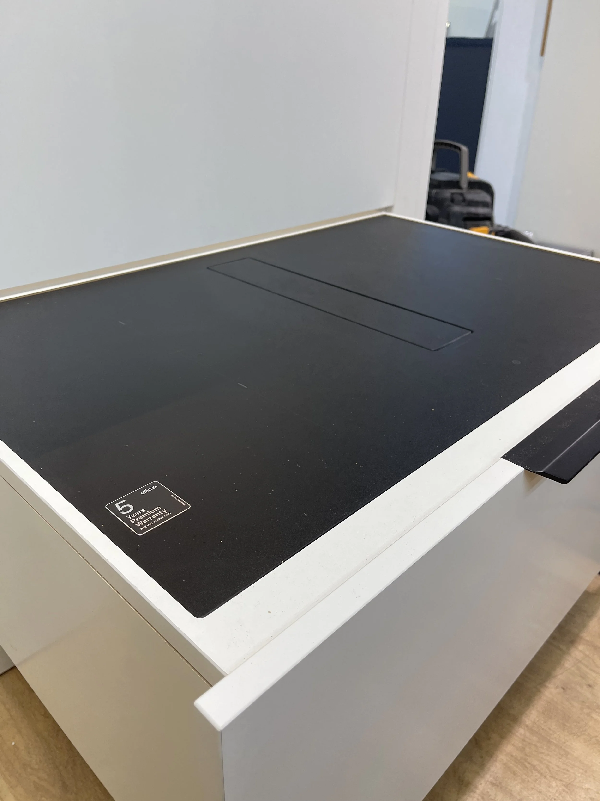 Pull out electric hob display drawer