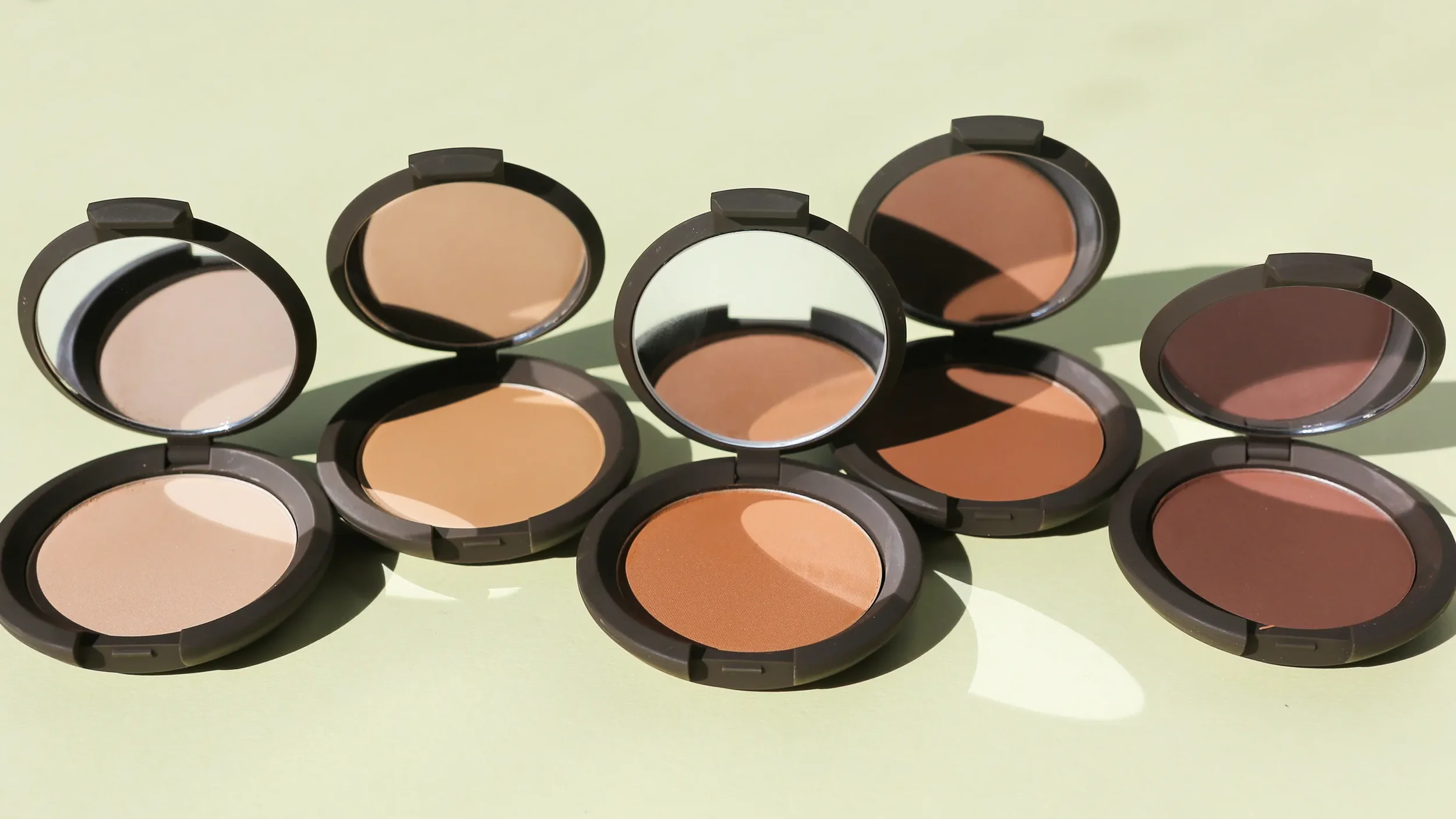 Becca Multi Tasking Powder Light 2.webp