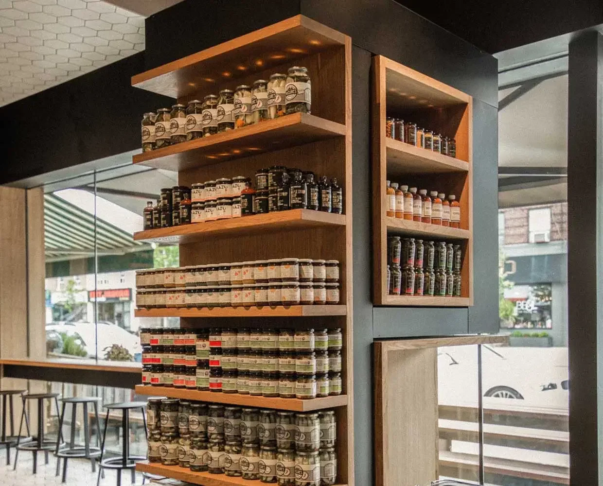 Cumbrae's Retail - Bayview Ave.